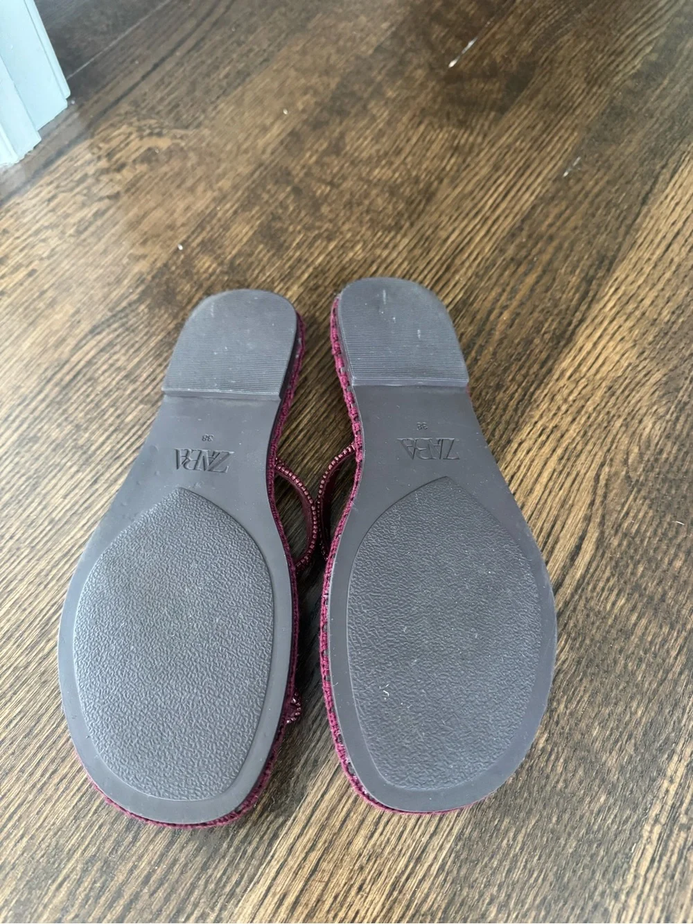 NWOT Zara Burgundy Beaded Toe-Loop Sandals - Picture 3 of 3